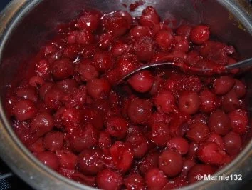 Rezept: Schwarzwälder Kirschtorte Bild Nr. 17 Schwarzwälder Kirschtorte - Rezept - Bild Nr. 17