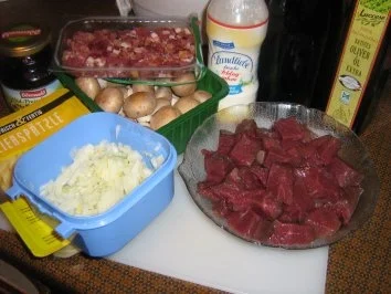 Jägergulasch vom Hirsch an Spätzle - Rezept - Bild Nr. 2