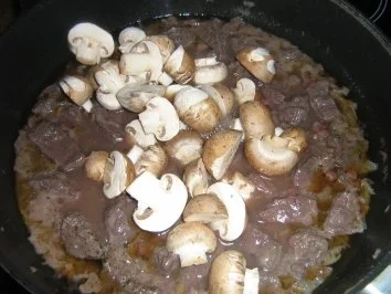 Jägergulasch vom Hirsch an Spätzle - Rezept - Bild Nr. 6