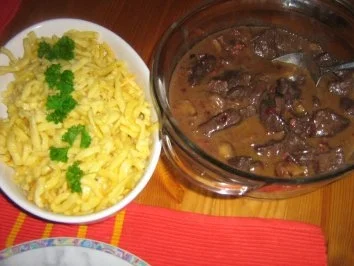 Jägergulasch vom Hirsch an Spätzle - Rezept - Bild Nr. 7