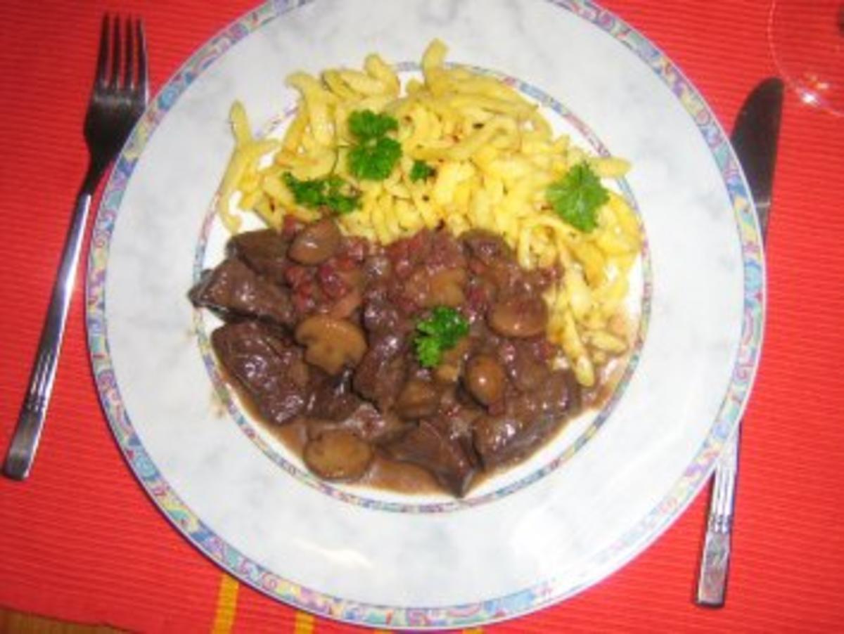 Jägergulasch vom Hirsch an Spätzle - Rezept - Bild Nr. 8