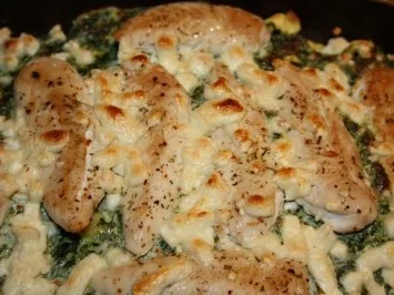 Rezept: Hähnchenfilet auf Tortellini-Spinatbett Hähnchenfilet auf Tortellini-Spinatbett - Rezept