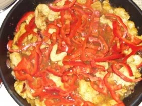 Hähnchenbruststreifen mit Paprika-Chili-Gemüse und Nudeln - Rezept - Bild Nr. 4