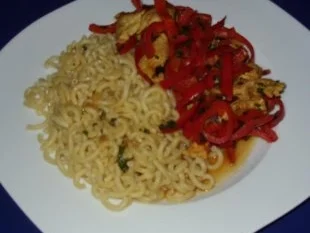 Hähnchenbruststreifen mit Paprika-Chili-Gemüse und Nudeln - Rezept - Bild Nr. 6