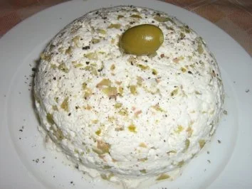 Rezept: Hartkase mit Oliven Hartkase mit Oliven - Rezept