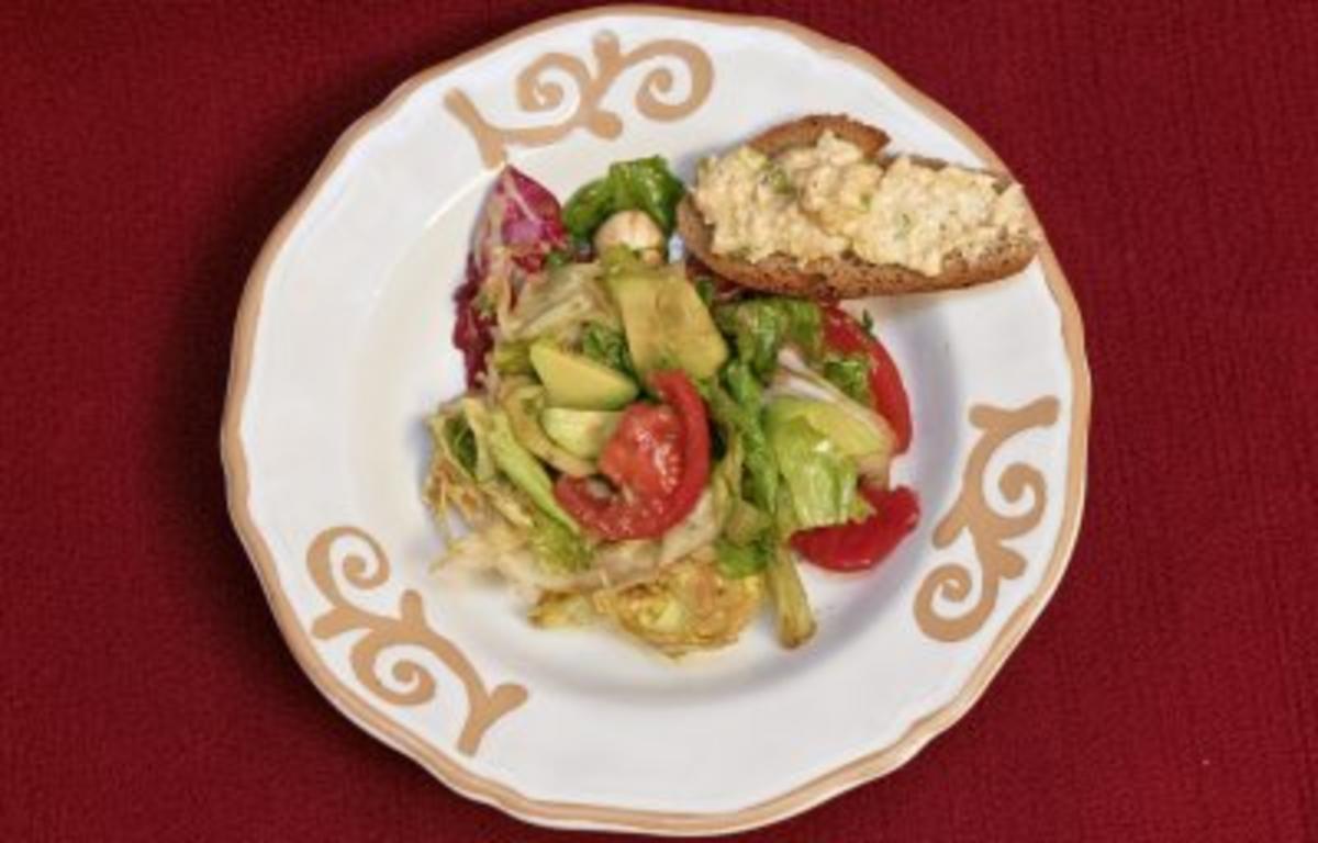 Schafskäsecreme mit Bauernbrot und gemischter Salat (Hildegard Krekel)
- Rezept Eingereicht von Das perfekte Promi Dinner