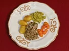 Rezept: Kalbsfilet mit Champignonsoße, dazu Röstkartoffeln, Rosenkohlpüree und kleine Möhrchen (Hildegard Krekel) Kalbsfilet mit Champignonsoße, dazu Röstkartoffeln, Rosenkohlpüree und kleine Möhrchen (Hildegard Krekel) - Rezept