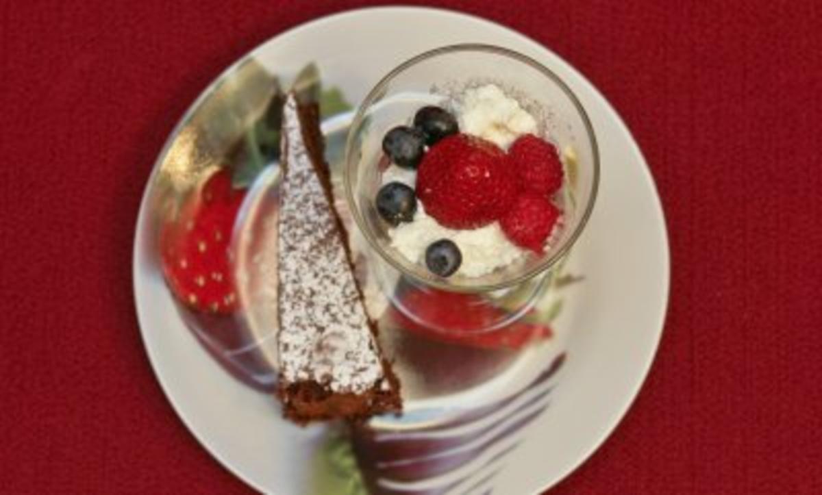 Schokoladenkuchen und Topfencreme mit Beeren (Hildegard Krekel) - Rezept