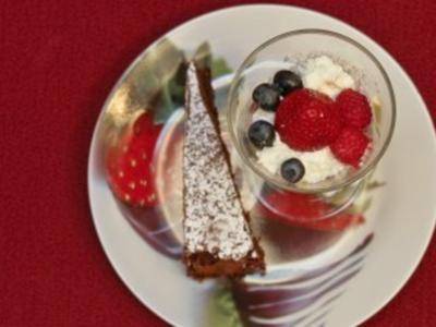 Schokoladenkuchen und Topfencreme mit Beeren (Hildegard Krekel) - Rezept