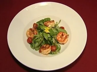 Feldsalat mit Kirschtomaten und feinem Dressing (Mirco Wallraff) - Rezept