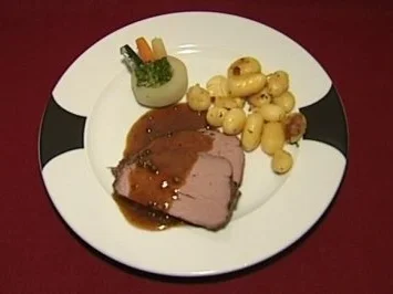 Chateaubriand mit Pfeffersoße, dazu Gemüsekörbchen und Petersilienkartoffeln (Mirco Wallraff) - Rezept