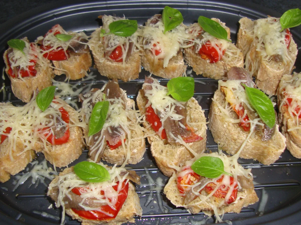 Überbackene Sardellen Tomaten Baguettes - Rezept - Bild Nr. 1360