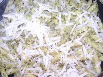 Rezept: Nudeln mit Pesto und Haselnuss Nudeln mit Pesto und Haselnuss - Rezept