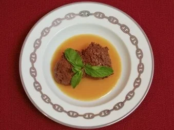 Rezept: Schokoladenmousse auf Orangenmarmelade (Ralph Morgenstern) Schokoladenmousse auf Orangenmarmelade (Ralph Morgenstern) - Rezept