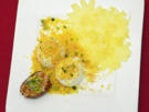 Baby-Ananas-Carpaccio mit Joghurteis u. Safran-Kokos-Krokant - Rezept