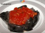 Schwarze Lachs-Tortellini mit Tomatensauce - Rezept
