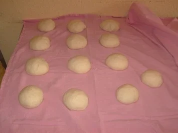 Mana'eesch - libanesische Frühstückspizza mit verschiedenen Belägen - Rezept - Bild Nr. 3