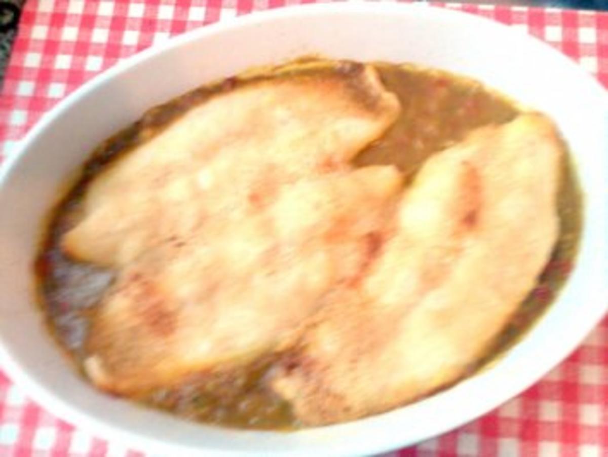 Fisch : Ein Fisch der in Curry schwimmt, ganz frisch aus der Pfanne - Rezept - Bild Nr. 7