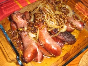 Bauernbratwurst mit Zwiebeln an Kartoffel-Karotten-Kohlrabigratin - Rezept - Bild Nr. 6