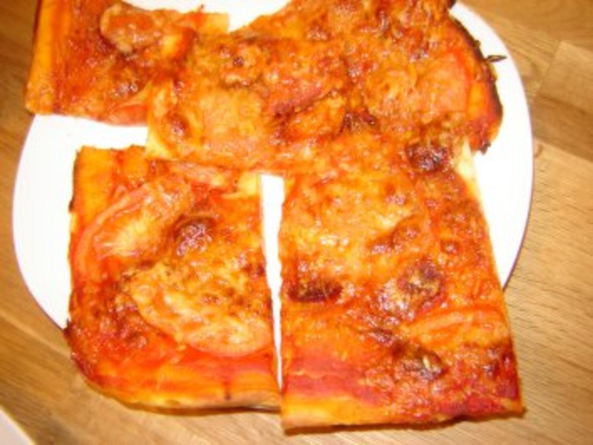 Pizza Sucuk mit dünnem Knusperboden - Rezept
