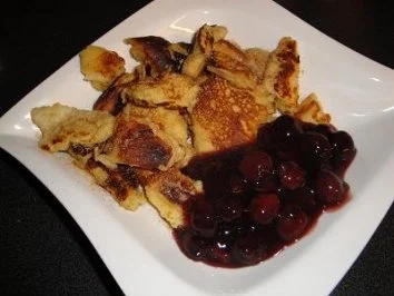 Rezept: Kaiserschmarren mit Kirschenkompott (mit Bild) Kaiserschmarren mit Kirschenkompott (mit Bild) - Rezept