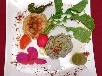 Rezept: Kichererbsen- und Auberginenmus mit Sesambrei und Fladenbrot Kichererbsen- und Auberginenmus mit Sesambrei und Fladenbrot - Rezept