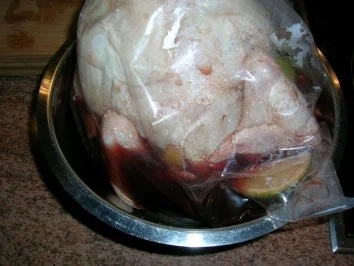 Rezept: Poularde (eingelegt in Inwer Portwein) mit Ingwer-Portwein-Sauce, Paprikadrillinge, frischer Blattspinat Bild Nr. 4 Poularde (eingelegt in Inwer Portwein) mit Ingwer-Portwein-Sauce, Paprikadrillinge, frischer Blattspinat - Rezept - Bild Nr. 4