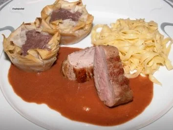 Schweinefilet mit Lebkuchensauce und Steinpilz-Muffins - Rezept