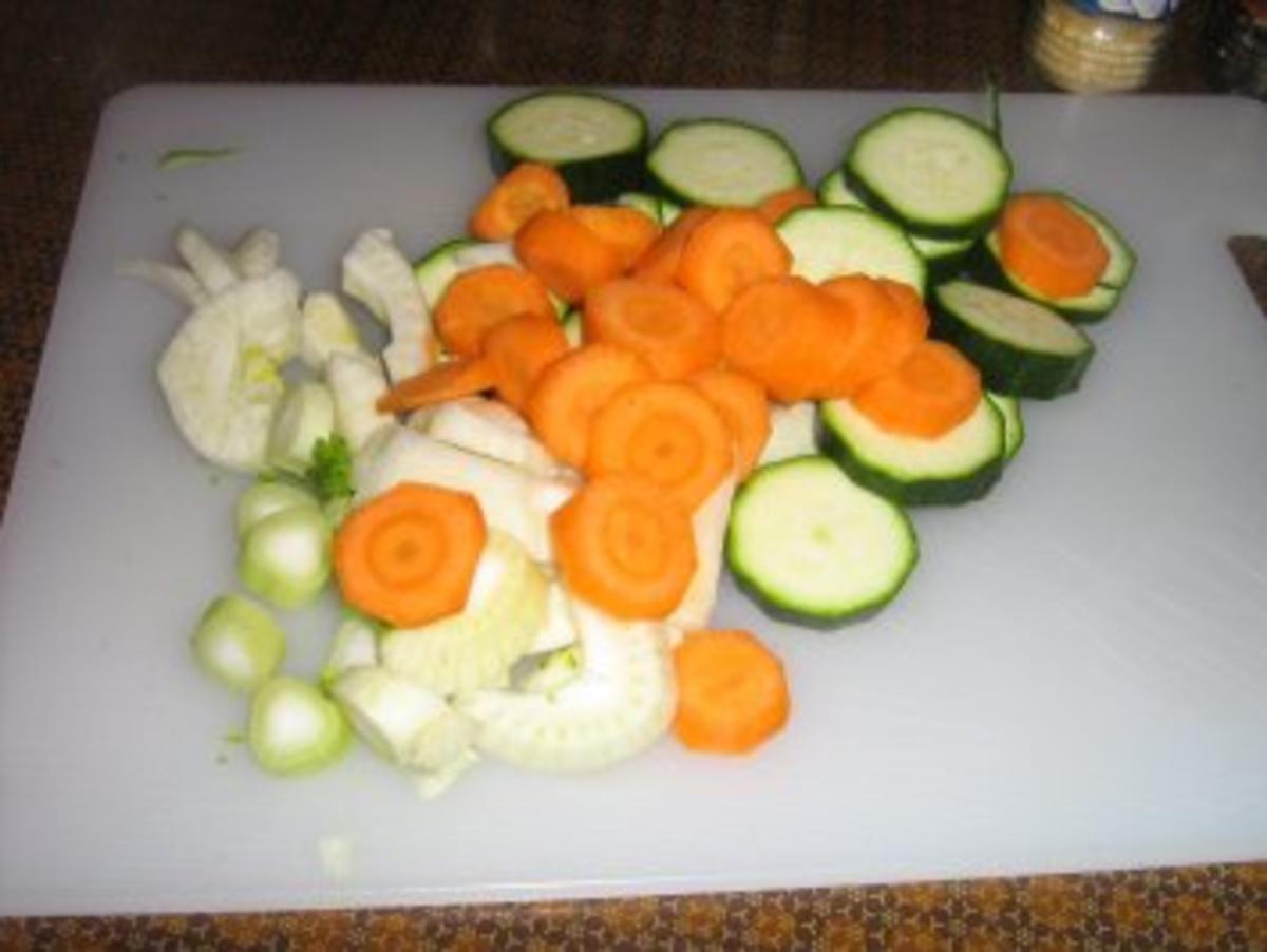 Schweinefilet gefüllt mit Brokkoli-Frischkäse an Zucchini-Fenchel-Gemüse - Rezept - Bild Nr. 3