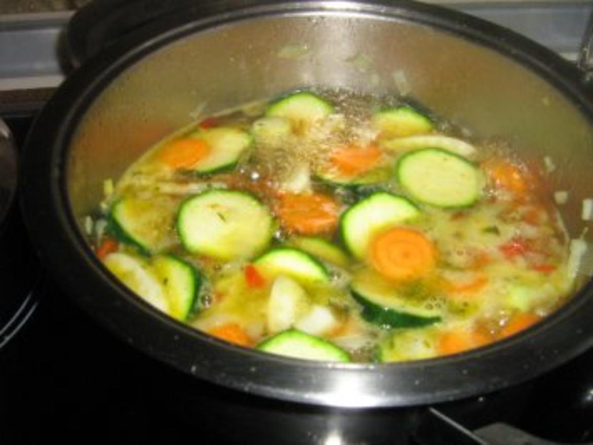 Schweinefilet gefüllt mit Brokkoli-Frischkäse an Zucchini-Fenchel-Gemüse - Rezept - Bild Nr. 6