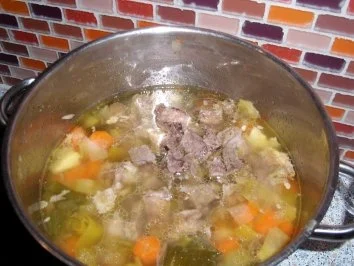 Rezept: Gemüsesuppe mit Rindfleisch und selbstgedrehte Hackfleischklöße Bild Nr. 4 Gemüsesuppe mit Rindfleisch und selbstgedrehte Hackfleischklöße - Rezept - Bild Nr. 4