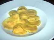 Ravioli mit Tomaten-Frischkäsefüllung - Rezept
