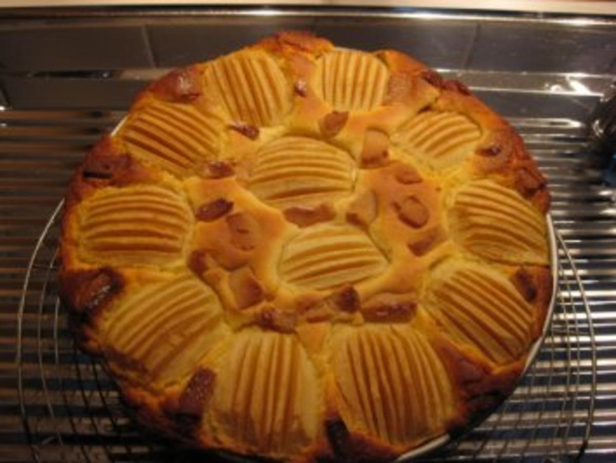 Käse-Apfel-Kuchen mit Marzipan - Rezept