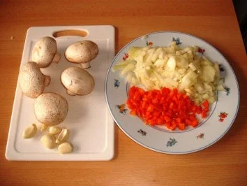 Rezept: Schweinebraten mit Knoblauch gespickt in Champignonsoße Bild Nr. 2 Schweinebraten mit Knoblauch gespickt in Champignonsoße - Rezept - Bild Nr. 2