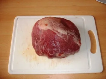 Rezept: Schweinebraten mit Knoblauch gespickt in Champignonsoße Bild Nr. 4 Schweinebraten mit Knoblauch gespickt in Champignonsoße - Rezept - Bild Nr. 4