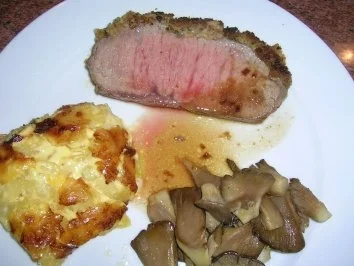 Roastbeef "Senfonie" mit Kartoffel-Mandel-Gratin und Austernpilzen - Rezept - Bild Nr. 5