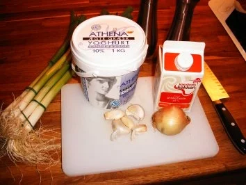 Rezept: "Frischkäse" mit Frühlingszwiebeln "Frischkäse" mit Frühlingszwiebeln - Rezept