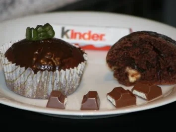 Rezept: Buttermilch - Muffins mit Kinderschokoladen - Füllung Buttermilch - Muffins mit Kinderschokoladen - Füllung - Rezept