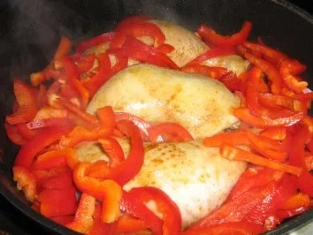 Rezept: geschmorte Hähnchenschenkel an Paprikagemüse und Basmatireis Bild Nr. 5 geschmorte Hähnchenschenkel an Paprikagemüse und Basmatireis - Rezept - Bild Nr. 5