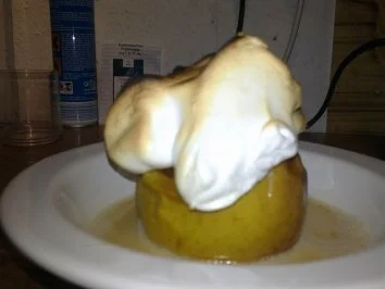 Bratapfel mit Marzipan und Zimthaube auf Karamelsauce - Rezept - Bild Nr. 2