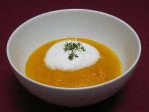 Möhrencreme mit Milchschaumhaube - Rezept