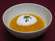 Möhrencreme mit Milchschaumhaube - Rezept
