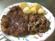 Rezept: Nackenscheiben gebraten mit Pfifferlingen in Sahneschnittlauch -Sud Nackenscheiben gebraten mit Pfifferlingen in Sahneschnittlauch -Sud - Rezept
