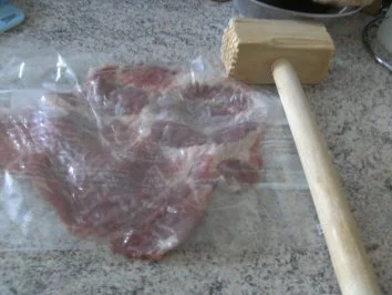 Rezept: Nackenscheiben gebraten mit Pfifferlingen in Sahneschnittlauch -Sud Bild Nr. 6 Nackenscheiben gebraten mit Pfifferlingen in Sahneschnittlauch -Sud - Rezept - Bild Nr. 6