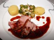 Rezept: Entenbrust an Hagebuttensauce mit Rosenkohl Entenbrust an Hagebuttensauce mit Rosenkohl - Rezept