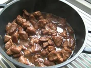 Gulasch in Rotweinsoße - Rezept