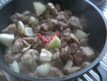 Gulasch in Rotweinsoße - Rezept - Bild Nr. 5