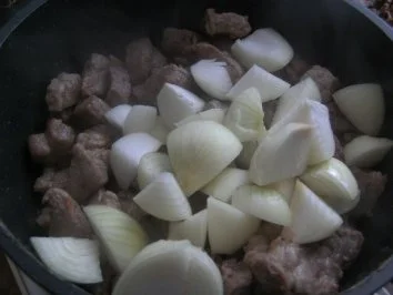 Gulasch in Rotweinsoße - Rezept - Bild Nr. 4