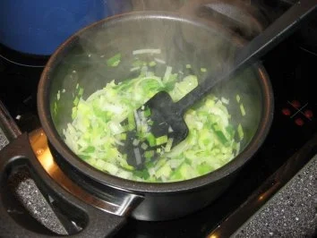 Rezept: Wirsing-Kartoffel-Möhren-Auflauf Bild Nr. 8 Wirsing-Kartoffel-Möhren-Auflauf - Rezept - Bild Nr. 8