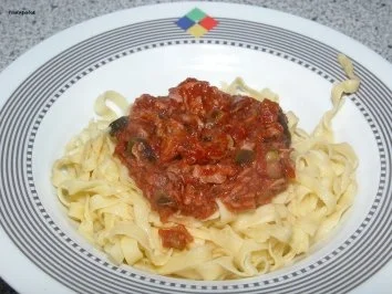Rezept: Tagliatelle mit Thunfisch-Tomatensauce Tagliatelle mit Thunfisch-Tomatensauce - Rezept